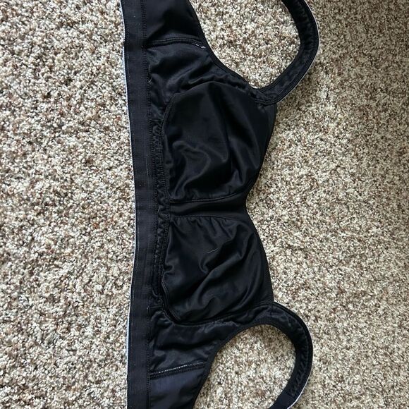 Lululemon Women’s Purple Athletic Sports Bra Size Unknown Great Condition - Picture 11 of 12